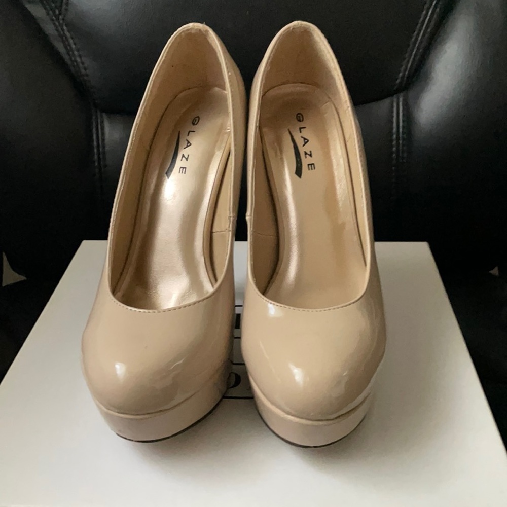 Nude patent pumps